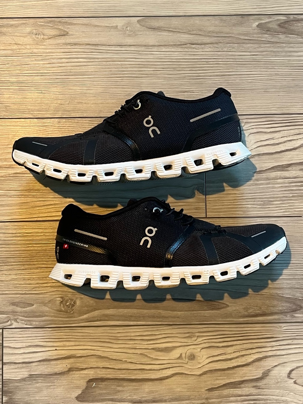 Women’s Size 8.5 ON Cloud 5 On Running Black and White Lightweight Athletic